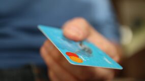 Bezproblemowa reklamacja powinna być oczywista, a ten sklep internetowy życzy sobie za nią dodatkowej zapłaty
