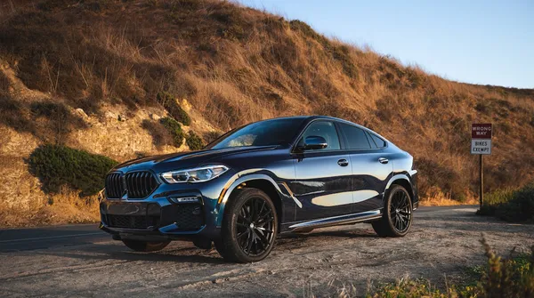 Luksusowe BMW w leasingu pozwala „uciec” od podatków? Nie, to jest mit rozpowiadany przez internautów