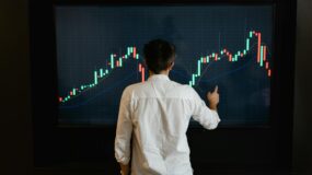 Inwestorzy mają już dość AI. Zdaniem analityków ta bańka pęka
