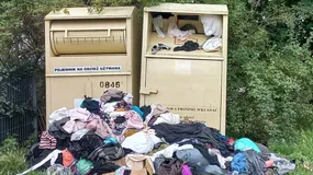 Z miast znikną kontenery PCK na odzież używaną. To pokłosie nowych zasad segregacji tekstyliów